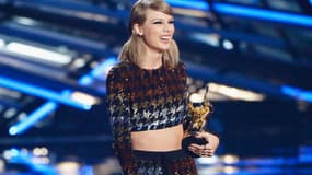 La chanteuse américaine Taylor Swift sur la scène des MTV Video Awards 2015.