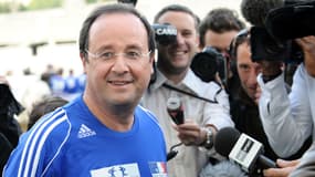 François Hollande lors d'un match de charité visant à lever des fonds pour l'association France-Alzheimer, le 20 mai 2008 au stade Charlety, à Paris.