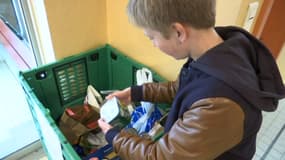 Avec l'aide de la Banque alimentaire, Matthieu a installé plusieurs panières dans son collège pour collecter des produits secs.