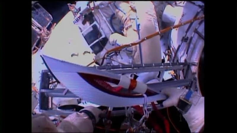 Début d'une sortie historique dans l'espace de la flamme olympique russe le 9 novembre 2013.