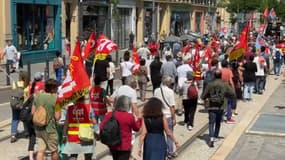 Des manifestants dans les rues de Marseille ce mardi 6 juin 2023.