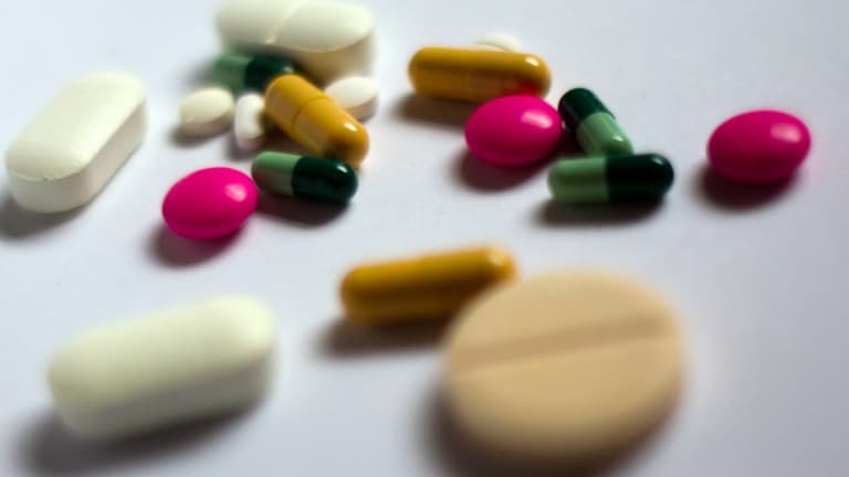 Photo prise le 01 février 2011 à Paris de médicaments sous forme de gélule et comprimé.