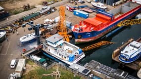 Une grue s'effondre dans un accident qui a fait plusieurs blessés à Maasbracht, aux Pays-Bas, le 15 avril 2025.