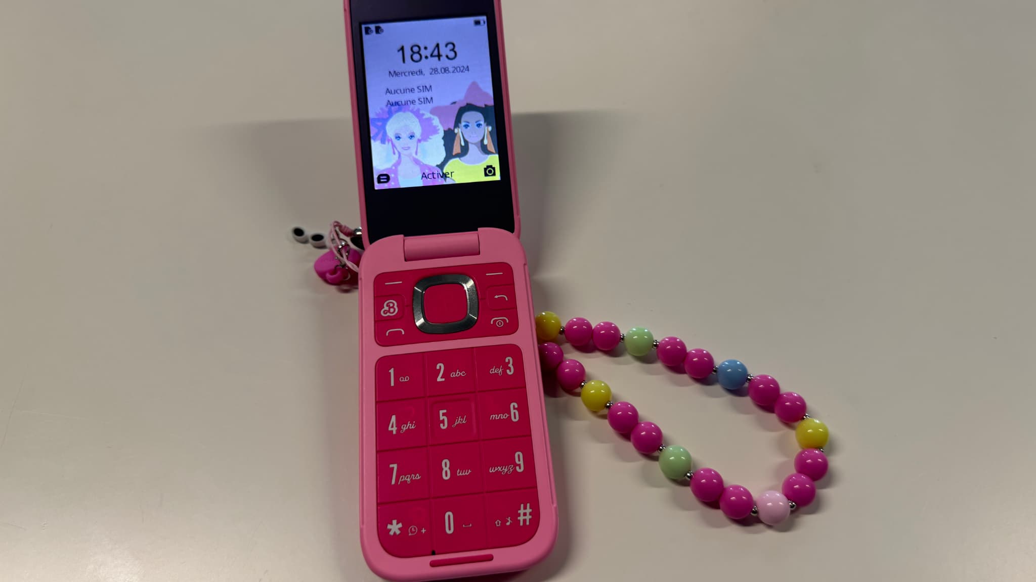 Le HMD Barbie Phone a des fonds d'écran dédiés à son égérie