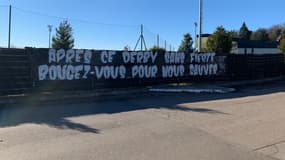 La banderole des supporters stéphanois à l'Etrat avant Angers-Saint-Etienne