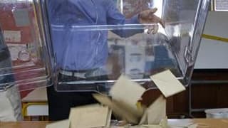 La Droite populaire, collectif regroupant une cinquantaine de députés UMP marqués à droite, lance une pétition nationale contre le droit de vote et d'éligibilité des étrangers en France pour s'opposer à une proposition socialiste en ce sens. /Photo d'arch