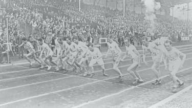 Le départ d'une course au stade olympique de Colombes en 1924.