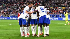 Les joueurs de l'équipe de France célèbrent leur but contre l'Autriche (1-0, Euro), le 17 juin 2024