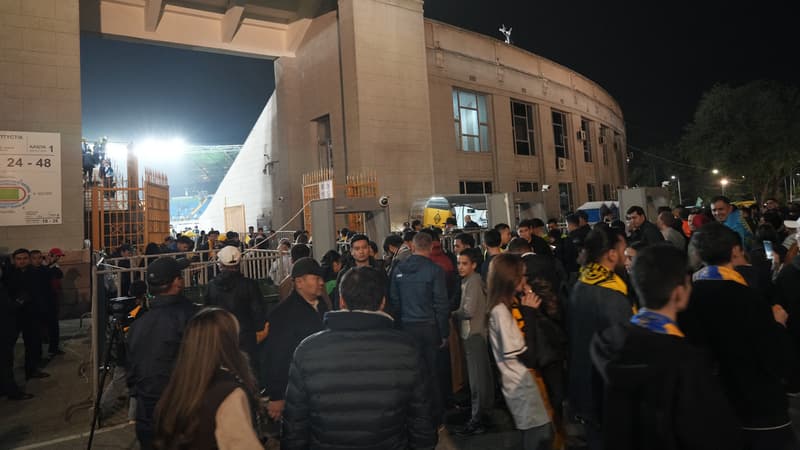 MarÃ©e humaine, fausses accrÃ©ditations et voiture spÃ©ciale MbappÃ©: la folie Ã  Almaty...