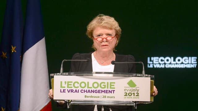 Face aux critiques et aux sondages défavorables, la candidate écologiste à la présidentielle Eva Joly a profité mercredi de son voyage en Gironde pour avouer ses difficultés à faire passer le message de l'écologie politique. /Photo prise le 28 mars 2012/R