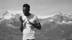 Son single Reine a été visionné plus de 85 millions de fois.