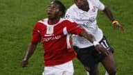 Le Camerounais d'Arsenal, longtemps proche d'Adebayor, de reconnait plus le joueur depuis qu'il a quitté Londres pour Manchester City.