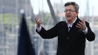 Jean-Luc Mélenchon sur le Vieux-Port de Marseille le 9 avril 2017.