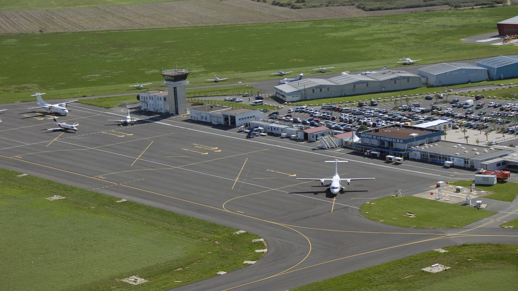 LA ROCHELLE: AVEC 300.000 VOYAGEURS ATTENDUS FIN 2025, L'AÉROPORT SUR LA PISTE D'UN RECORD DE FRÉQUENTATION