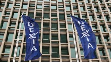 Les discussions sur l'avenir de Dexia reprennent dimanche à Bruxelles où le Premier ministre français François Fillon doit se rendre dans la journée pour décider avec son homologue belge Yves Leterme des modalités d'un démantèlement de la banque franco-be