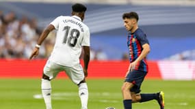Pedri face à Tchouaméni lors du Clasico entre le Barça et le Real, 16 octobre 2022