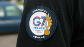 Le badge d'un gendarme pour le G7