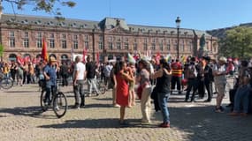 Des manifestants prêts à s'élancer pour le défilé du 1er-Mai en 2025 à Strasbourg (Bas-Rhin).