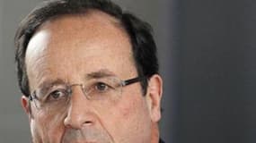 Nicolas Sarkozy ne parle ni de son bilan ni de ses projets et est dans une fuite en avant, a déclaré dimanche François Hollande, favori des sondages pour l'élection présidentielle. /Photo prise le 6 mars 2012/REUTERS/Patrick Kovarik/Pool