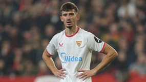 Le défenseur de Séville, Kike Salas, lors d'un match de Liga en janvier 2025