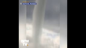 Une trombe marine s'abat sur la baie de Sotchi (Russie)