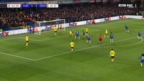 Chelsea-Dortmund: les Blues récompensés juste avant la pause grâce à Sterling
