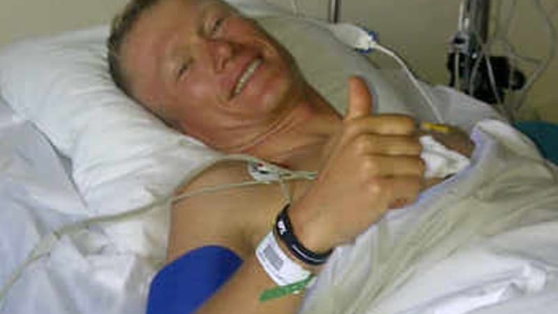 Alexandre Vinokourov souriant après son opération