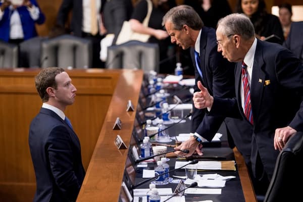 Mark Zuckerberg questionné par les sénateurs américains en 2018. Mark Zuckerberg questionné par les sénateurs américains en 2018.