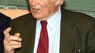 Georges Charpak, lauréat du prix Nobel de physique en 1992, est mort mercredi à l'âge de 86 ans, annonce sa famille dans le carnet du quotidien Le Figaro de jeudi. /Photo d'archives/REUTERS