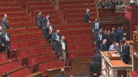 Les députés de la droite et du Front de gauche ont quitté l'hémicycle en guise de protestation au recours du gouvernement au 49.3.