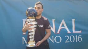 Le traditionnel bisou à la coupe