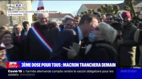 "On s'en fout du Covid-19": Nicolas Dupont-Aignan revient sur une séquence où il ne respecte pas les gestes barrières avec l'une de ses soutiens