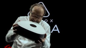 Xavier Niel croque la Freebox Delta !