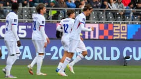 Les Bleuets après l'ouverture du score de Le Borgne lors du dernier match de poules de la Coupe du monde U20, 5 octobre 2025