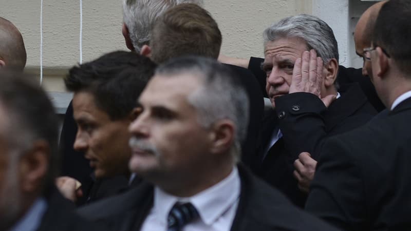 Joachim Gauck a reçu sur la tête un œuf qui était destiné à son homologue tchèque Milos Zeman.