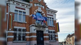 Le maire de Faches-Thumesnil a décidé d'afficher clairement son opposition à la réforme des retraites sur la façade de la mairie.