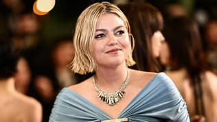 La chanteuse française Louane arrive à la projection du film "L'Idole" lors de la 76e édition du Festival de Cannes à Cannes, dans le sud de la France, le 22 mai 2023.