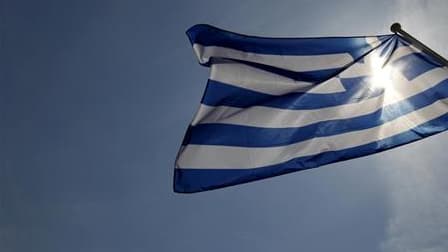 Le Fonds monétaire international (FMI) a approuvé le prêt de 30 milliards d'euros sur trois ans à la Grèce. /Photo prise le 23 avril 2010/REUTERS/Yiorgos Karahalis