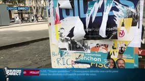 Un panneau d'affiches politiques déchirées à Marseille