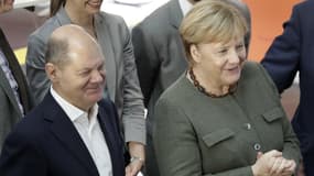 La chancelière Angela Merkel en compagnie de son ministre des Finances Olaf Scholz.