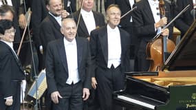 Claudio Abbado (au centre), le 24 mais 2008, à Berlin.