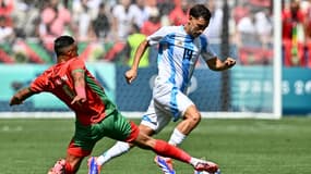 L'Argentin Santiago Hezze contre le Maroc pendant le tournoi olympique de football de Paris 2024