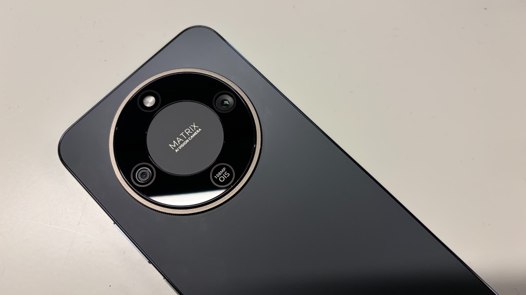 Le module photo du Honor Magic8 Lite.