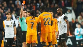 Vinicius héritant d'un carton rouge après un mauvais geste contre Dimitrievski, Valence-Real Madrid, le 3 janvier 2025.