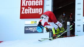 Katharina Huber a chuté dès les premiers mètres, lors de la première manche du Géant de Semmering (Autriche), le 28 décembre 2024.