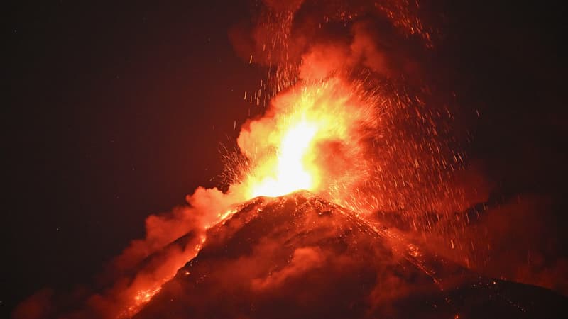 Guatemala: les images impressionnantes de l'éruption du volcan Fuego