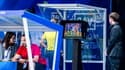 Stéphanie Frappart consulte la VAR lors de la finale de la Coupe du monde féminine, le 7 juillet 2019.