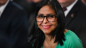 La présidente par intérim du Venezuela, Delcy Rodriguez, sourit après une session de l'Assemblée nationale à Caracas le 5 janvier 2026.