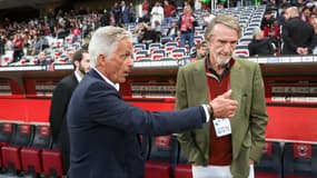 Jean-Pierre Rivère en train de parler avec Sir James Ratcliffe à Nice en mai 2024