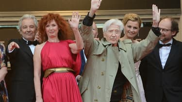 Alain Resnais à Cannes, en 2012, entouré de Pierre Arditi, Sabine Azéma, Anne Consigny et Denis Podalydès pour "Vous n'avez encore rien vu".